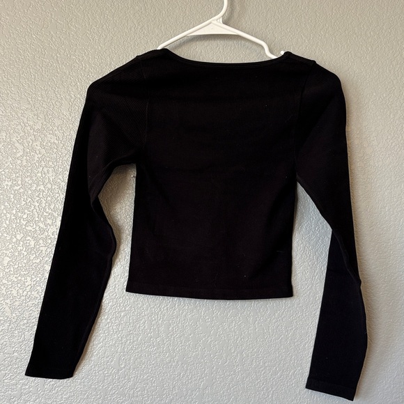 OQQ Stretchy, Ribbed Black Long Sleeve Crop Top - Picture 4 of 4